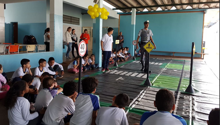Alunos da escola Geraldo Rocha participam da ação “Maio Amarelo”