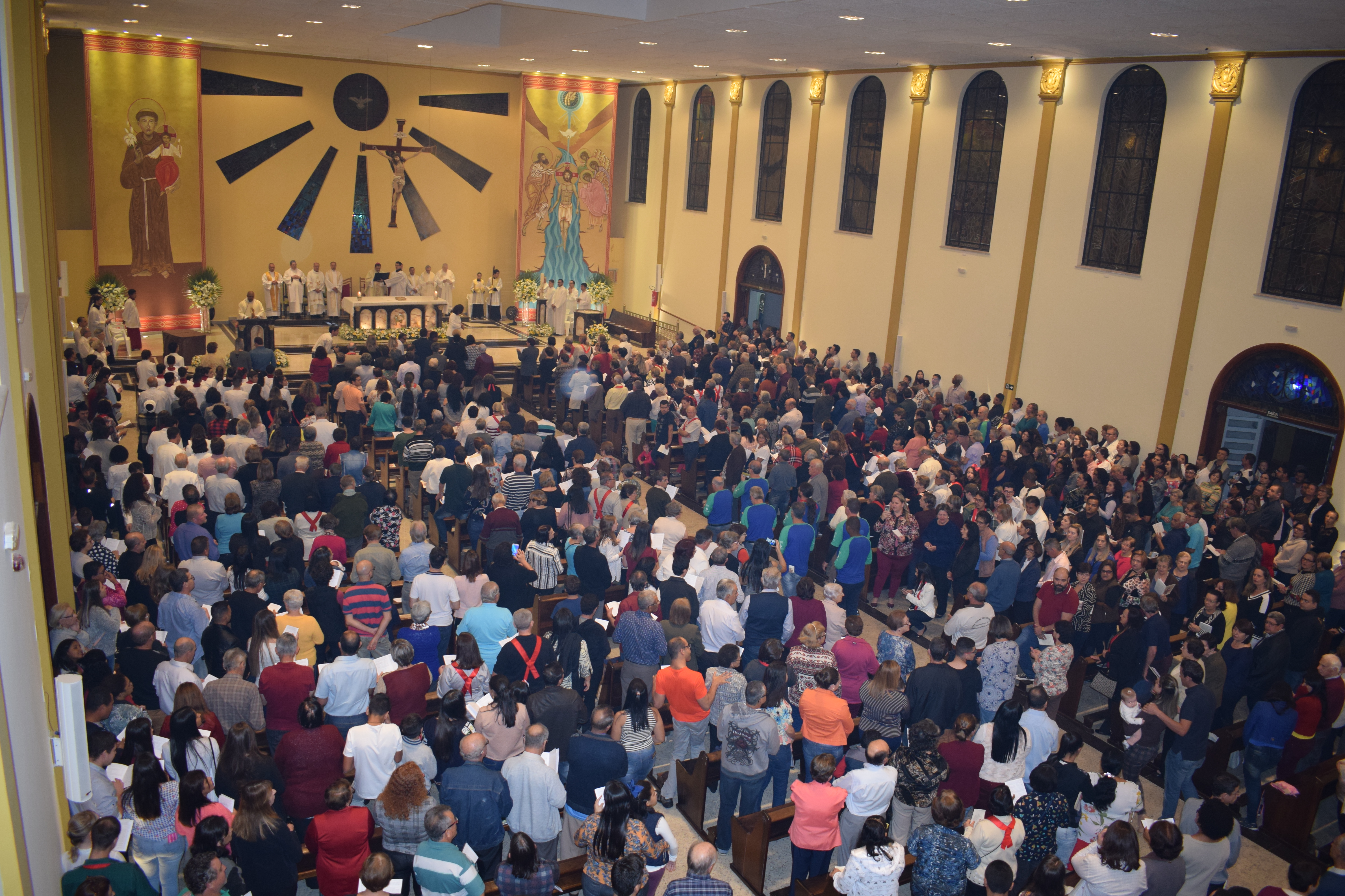 Em celebração emocionante, Igreja da Matriz é reinaugurada