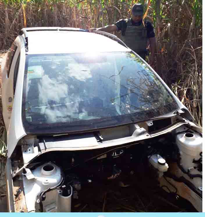 Pelotão Ambiental localiza restos de carros roubados em área rural