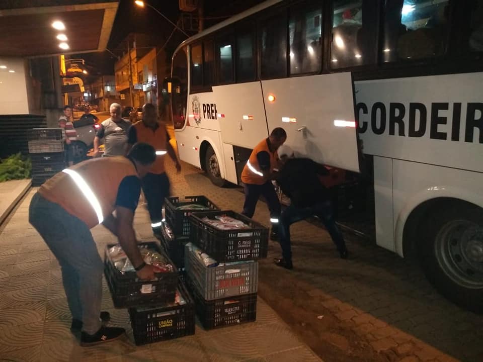 Famílias mineiras recebem doações arrecadadas em Cordeirópolis