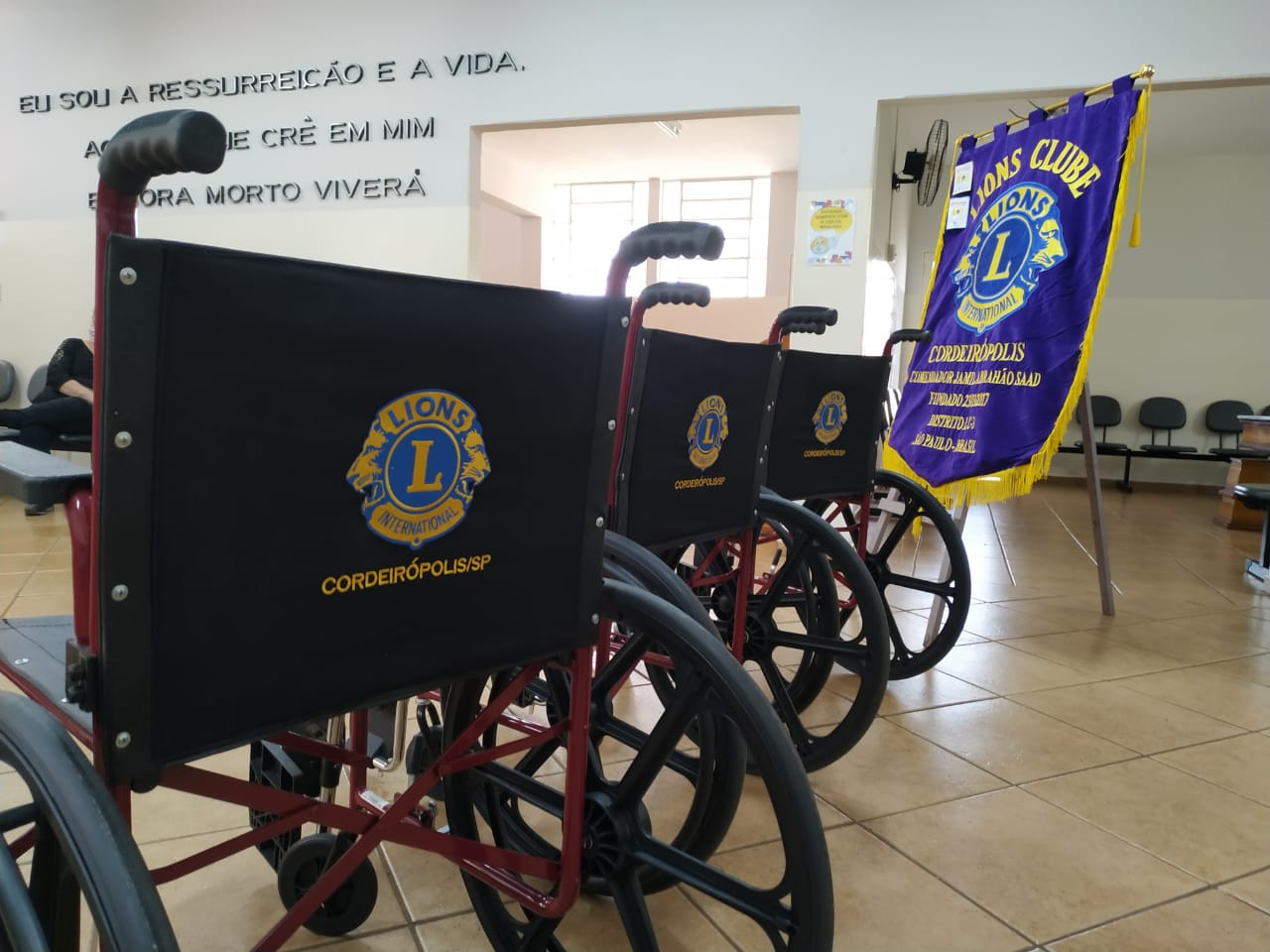 Lions de Cordeirópolis entrega mais cadeiras de rodas