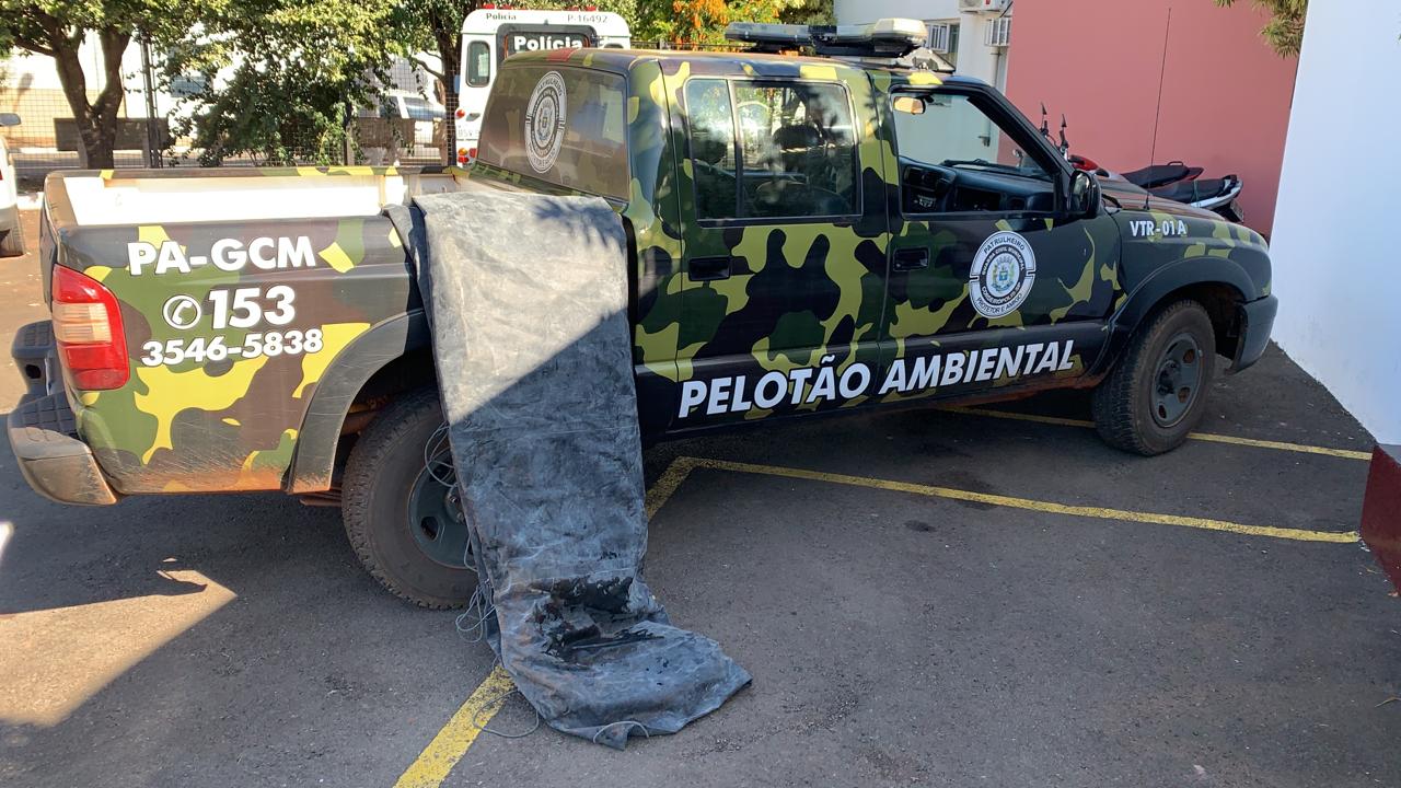 Pelotão Ambiental recupera lona de caminhão furtada