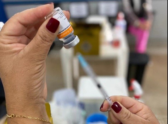 Dose de reforço da vacina contra covid é antecipada para 4 meses