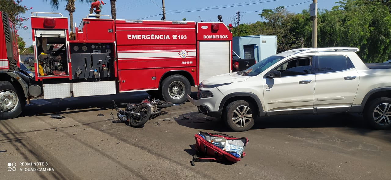 Acidente deixa motociclista ferida no centro em Cordeirópolis