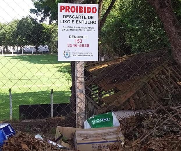 Diretores tomam medidas para lixos deixados em campo de futebol em Cascalho