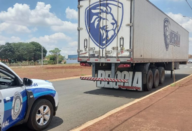 GCM e Polícia Civil recuperam carreta roubada em Boituva