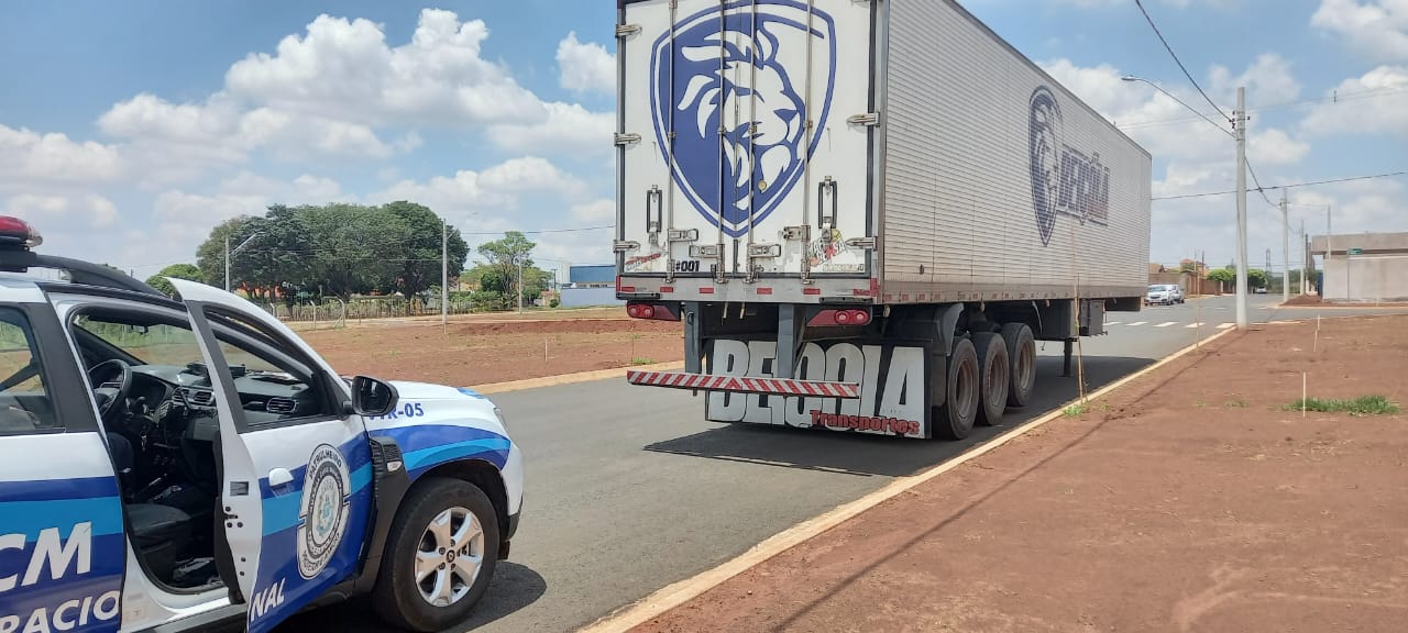 GCM e Polícia Civil recuperam carreta roubada em Boituva