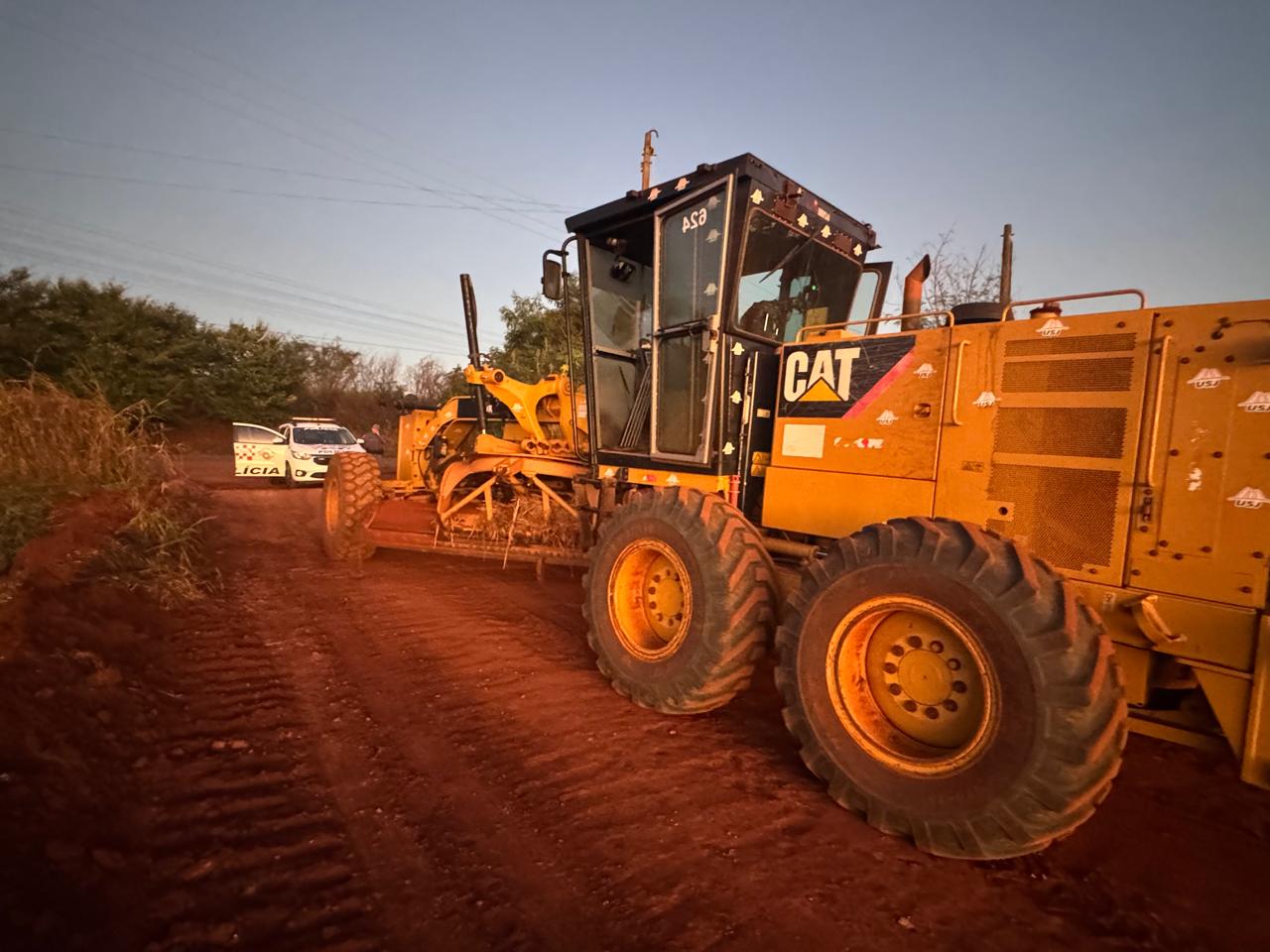 Trator roubado em Araras é localizado na área rural entre Limeira e Cordeirópolis